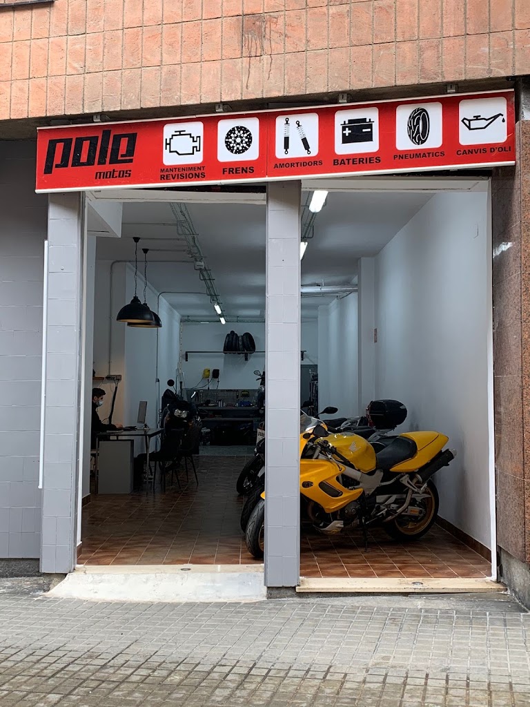 Pole Motos, Alfons Xll — Exterior
