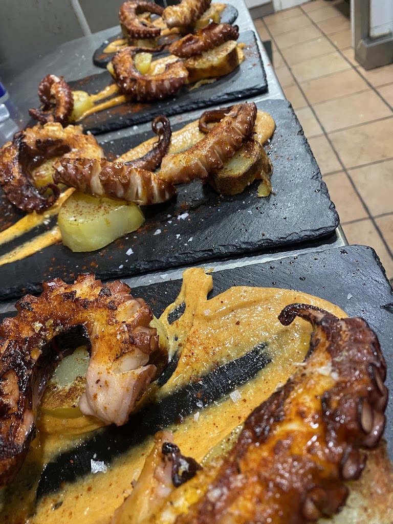 OCTOPUS RESTAURANT — pulpo