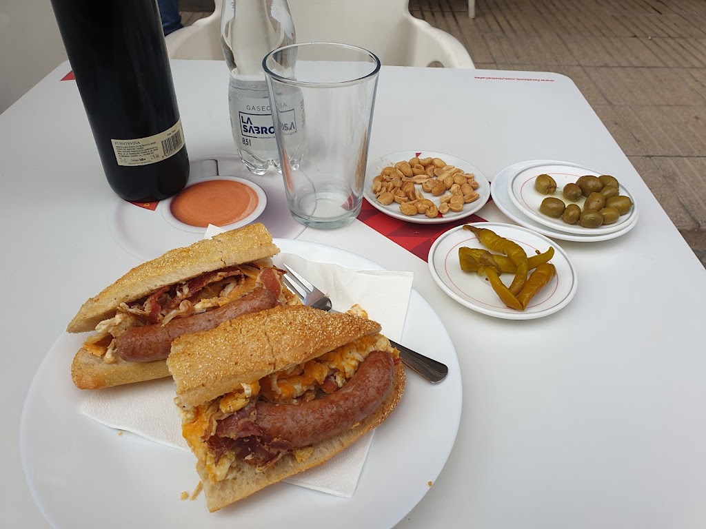 Bocateria CHIVITOS — Comida y bebida