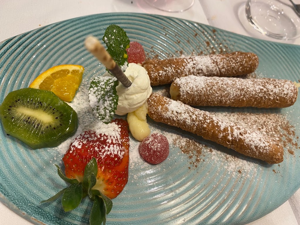 Restaurante Paredes — Comida y bebida