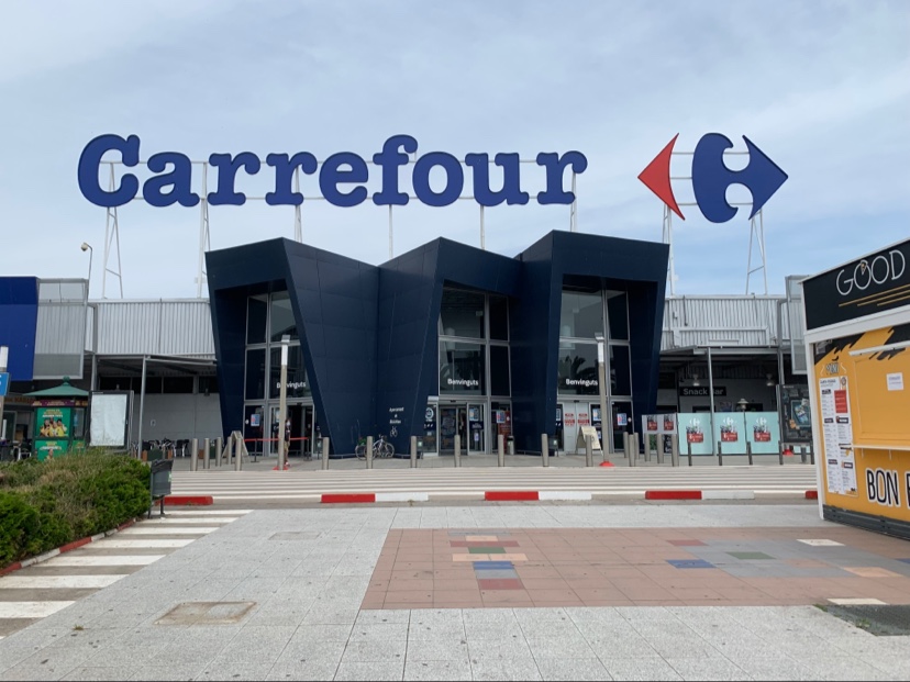 Carrefour — Exterior