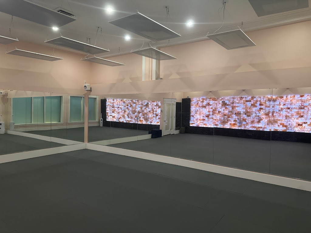  Amore Movement Collective (Yogamore)