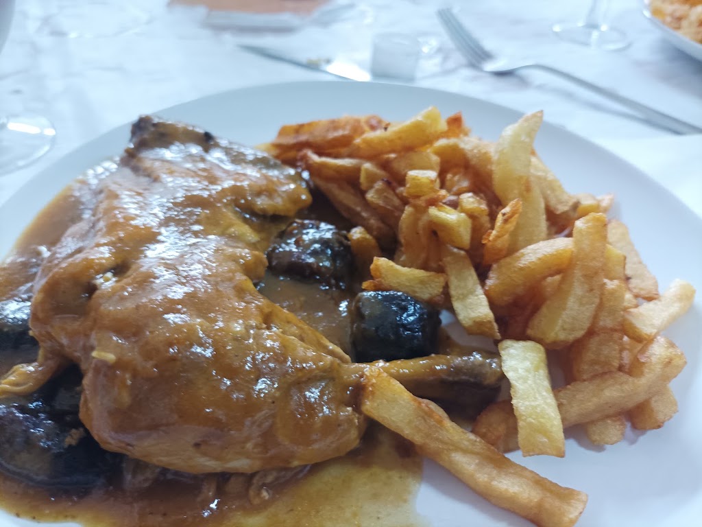 Restaurant Taverna Can Bernat — Comida y bebida