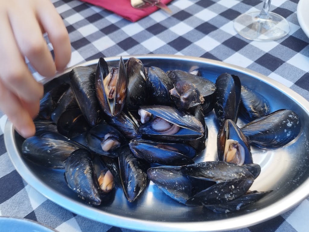 KOMO PEZ — Comida y bebida