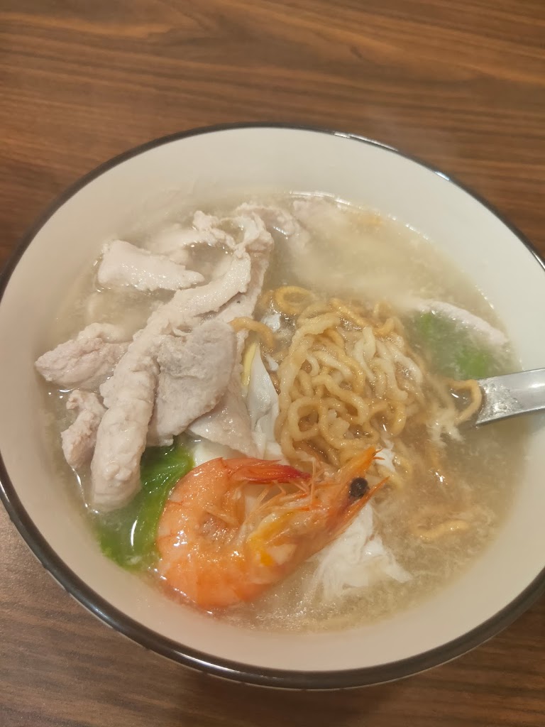 多魚鍋燒意麵，肉燥飯，鹹粥 的照片