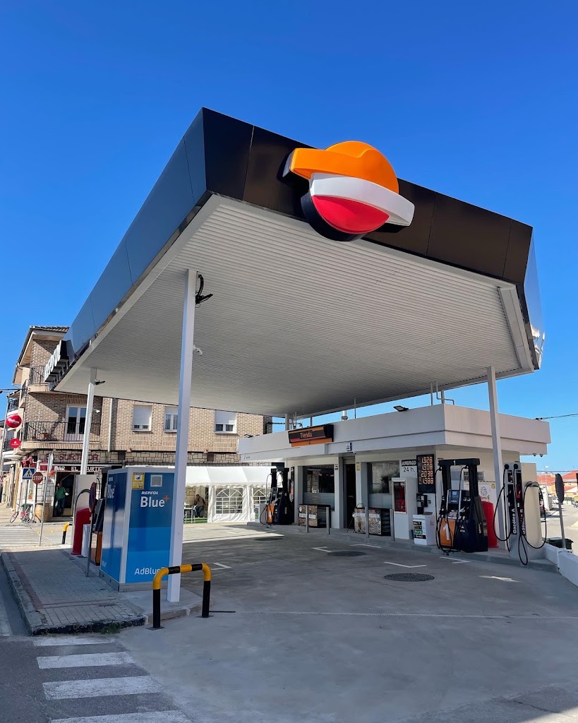 Octavio Sanz Sacristan — Estacion de servicio