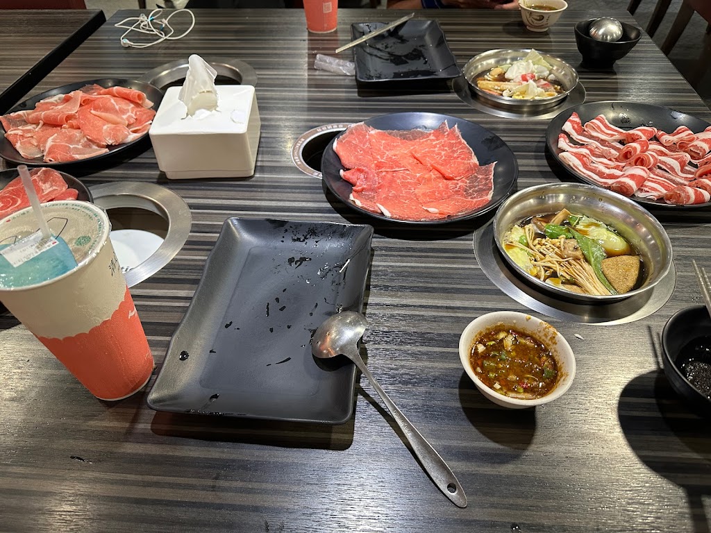 熱盆景火鍋煮藝-汐止店 肉品吃到飽/超值海鮮套餐/炸物點心吃到飽/多種冰品飲料自助區/特色火鍋店/和牛/便當/日式便當/便當自取/日便當自取 的照片