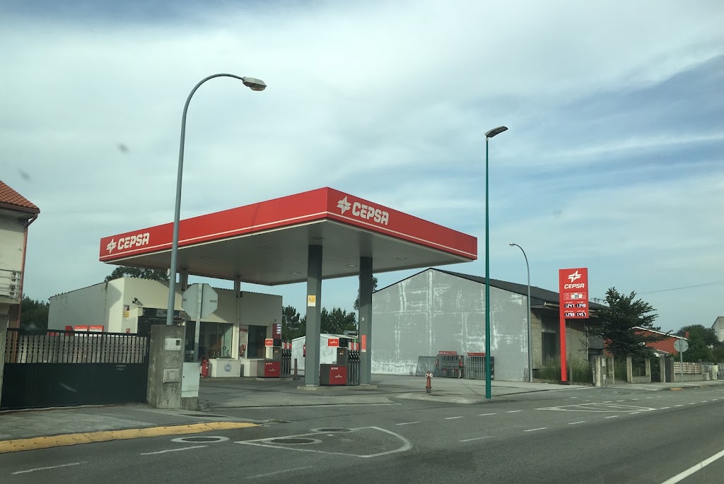 Estacion de servicio Cepsa — Surtidor de combustible