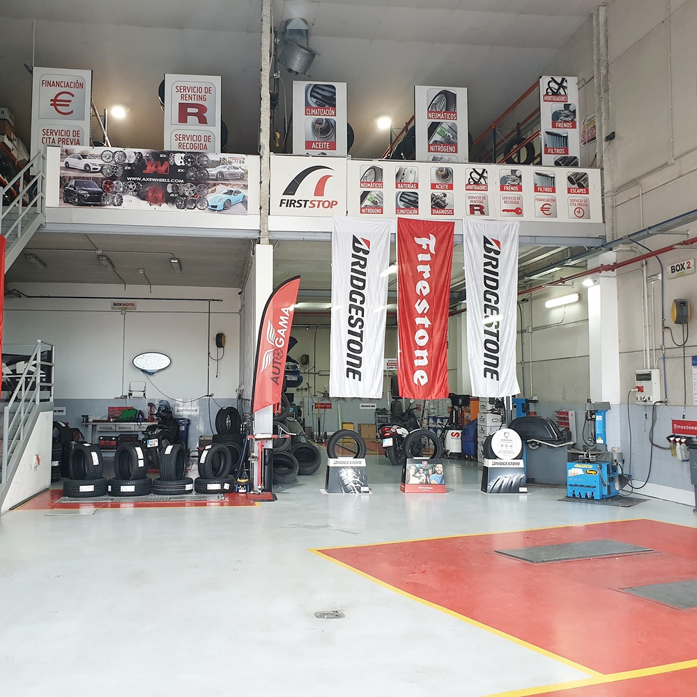 First Stop Granada AUTOGAMA MOTOR — Interior