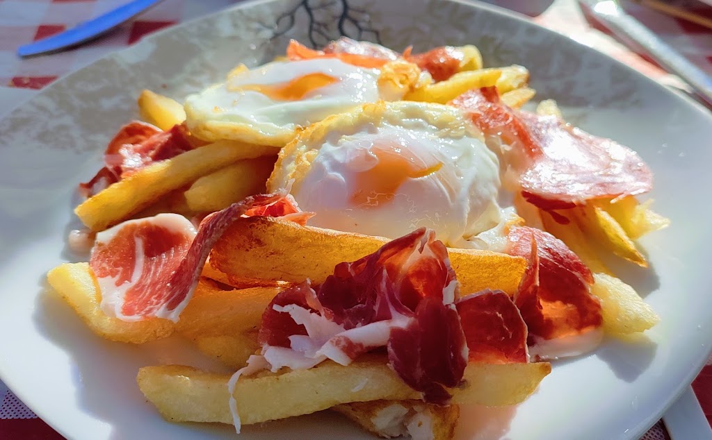 Bar Cafeteria Las Maravillas — Comida y bebida