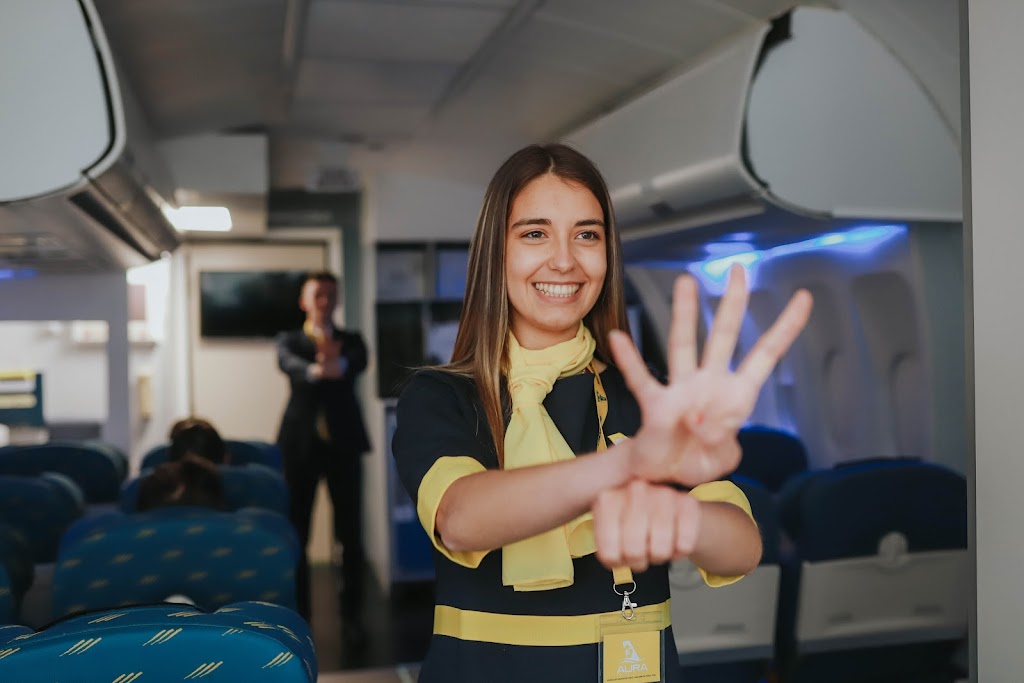 Aura Vigo - Academia de Azafatas de Vuelo - Auxiliar de Vuelo y Tripulante de Cabina