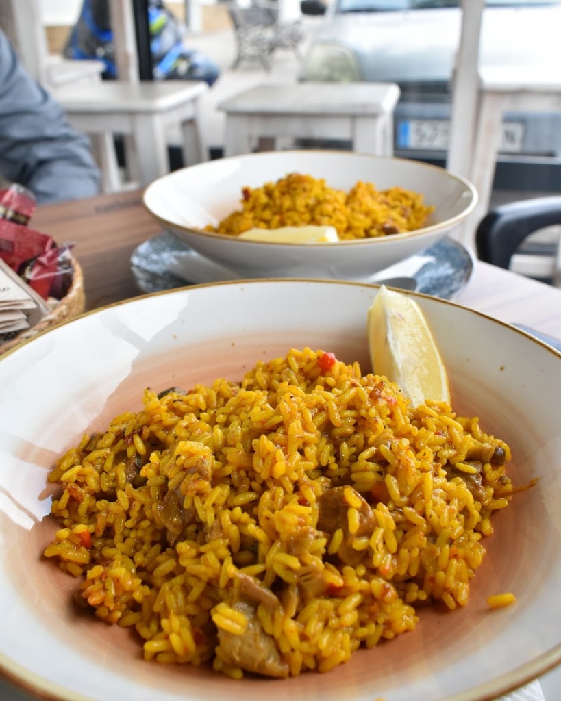 La Escama Cerveceria Taperia — Comida y bebida