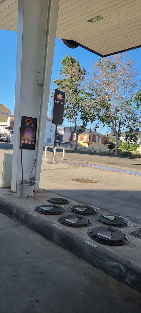 Estacion de Servicio Repsol — Surtidor de combustible