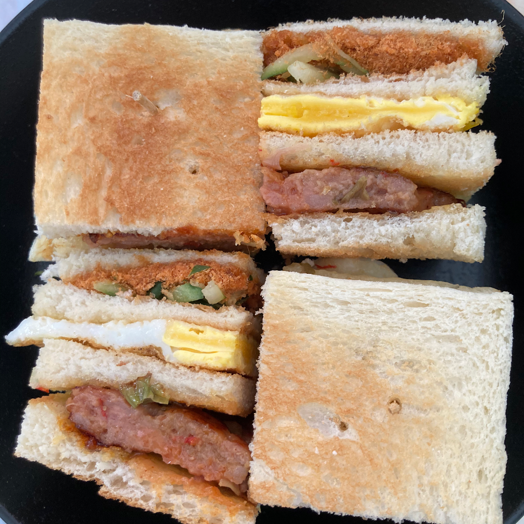 吾45早午食堂.雙十連假有營業。獨家剝皮辣椒生煎包.酥皮蛋餅.獨家異國鍋燒麵.芋泥肉鬆蛋餅.非喝不可鮮奶茶.吾雙紅茶.冰花煎餃， 的照片