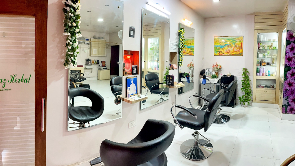 The Great Look Beauty Parlor Training Center Shahnaz Herbal Trained