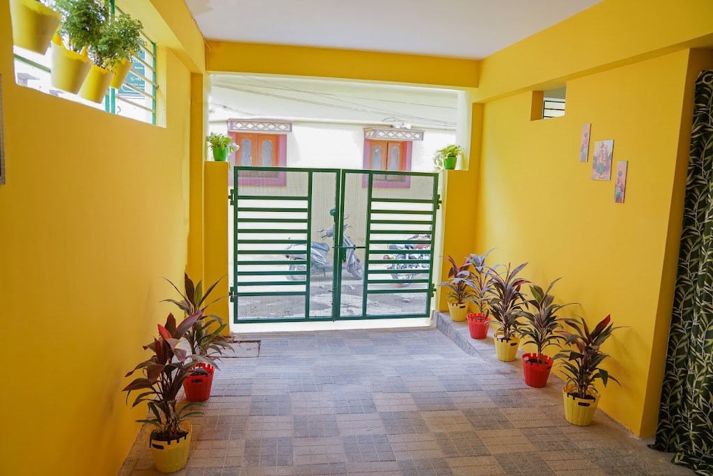 Hotel Yellow Bells