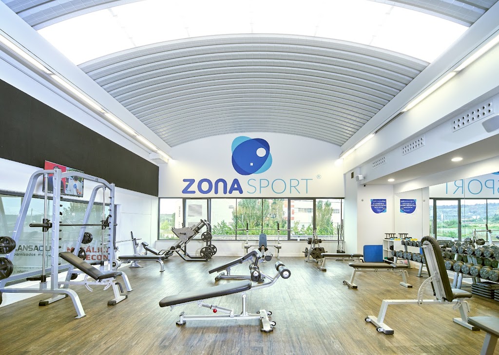 ZONA SPORT - gimnasio y pistas de padel indoor en Monzon — Gimnasio