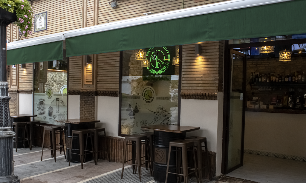 La Cotorra Food Plaza