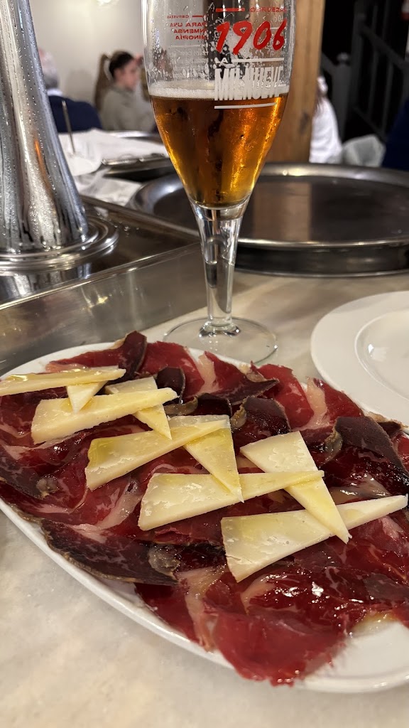 Taberna Rabuda — Comida y bebida