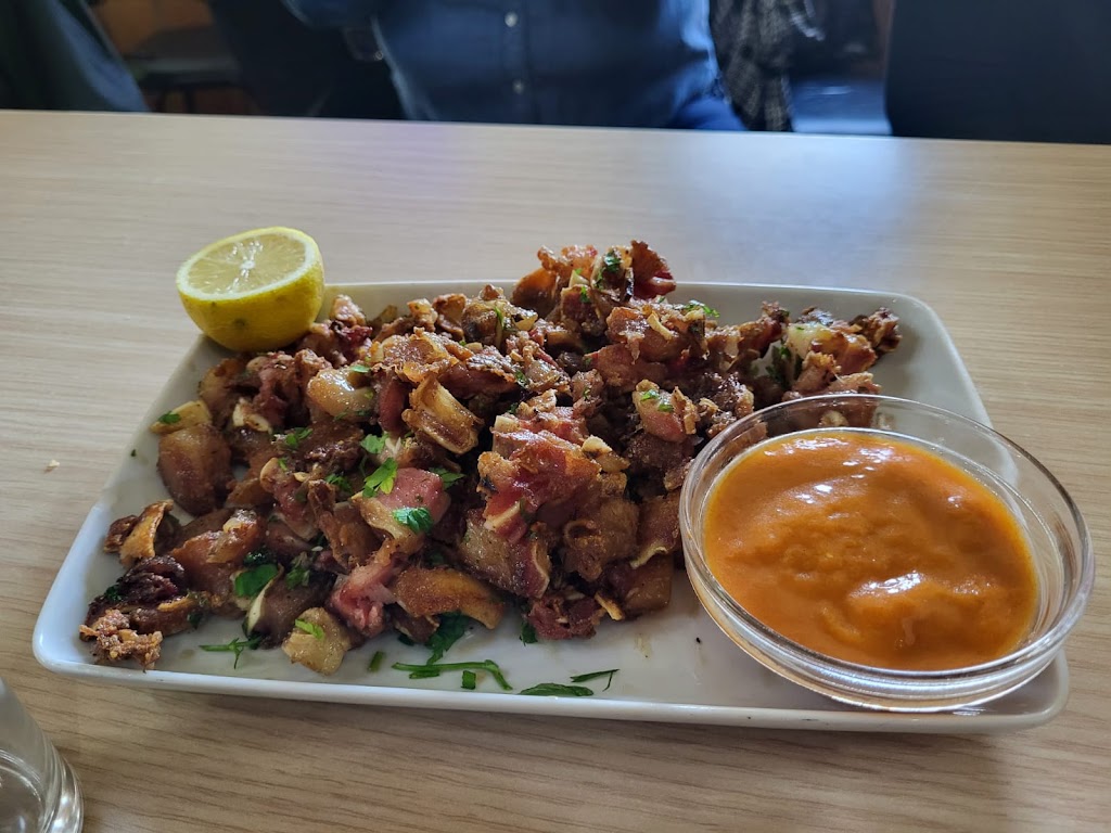 Meson Las Rosas — Comida y bebida