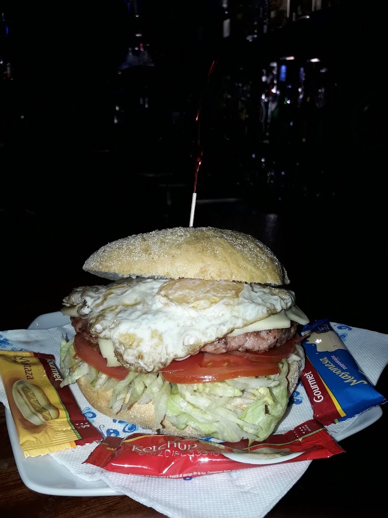 Bar Delfo's Amposta — Comida y bebida