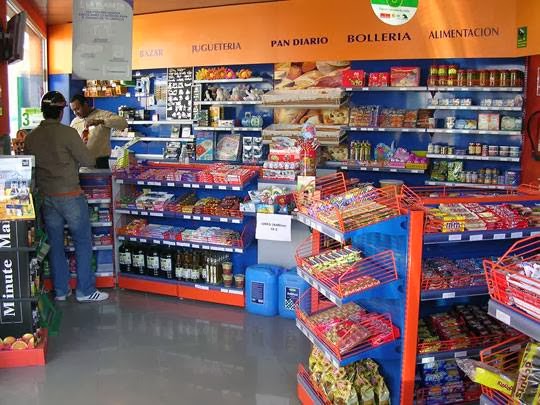 Estacion de Servicio La Planeta Linares — Interior