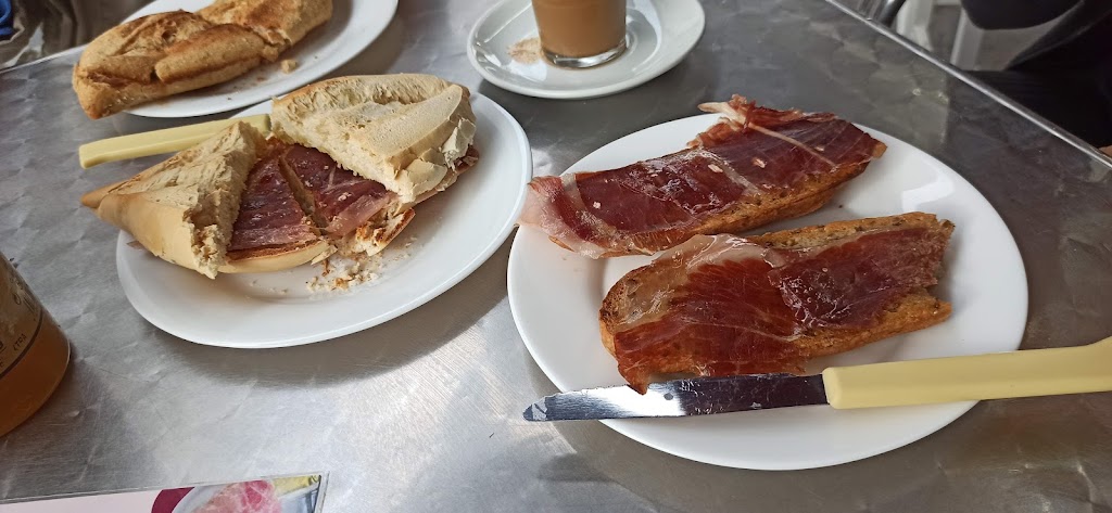 Las Nieves Cafe-bar — Comida y bebida