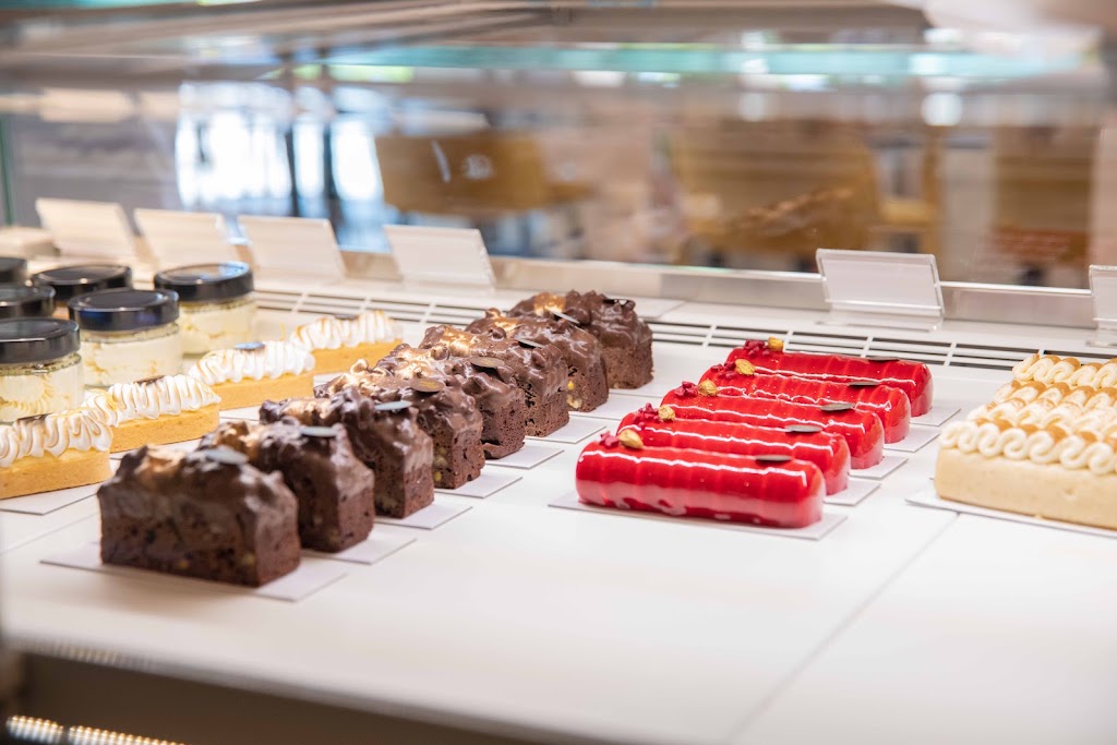 Domi Velez Bakery — Pastel