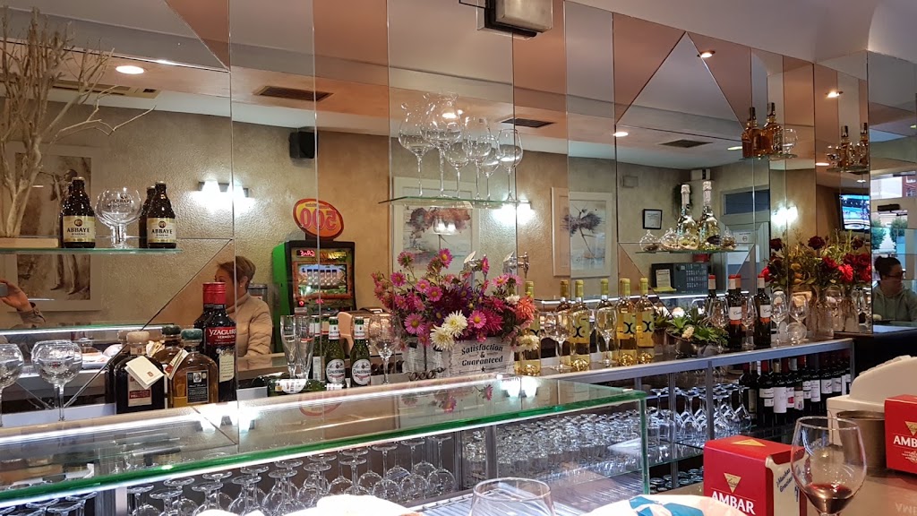 Cafe Bar Milan — Ambiente