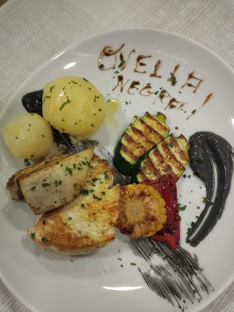 Bar Ovella Negra — Comida y bebida