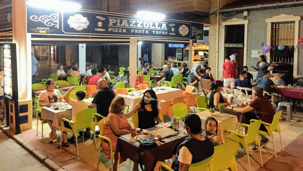 PIAZZOLLA RESTAURANTE -- Tapas, Tapas Gourmet, Pastas, Carnes Pescados pizza Menus Raciones — Ambiente