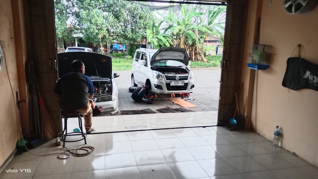 Bengkel mobil 0:11