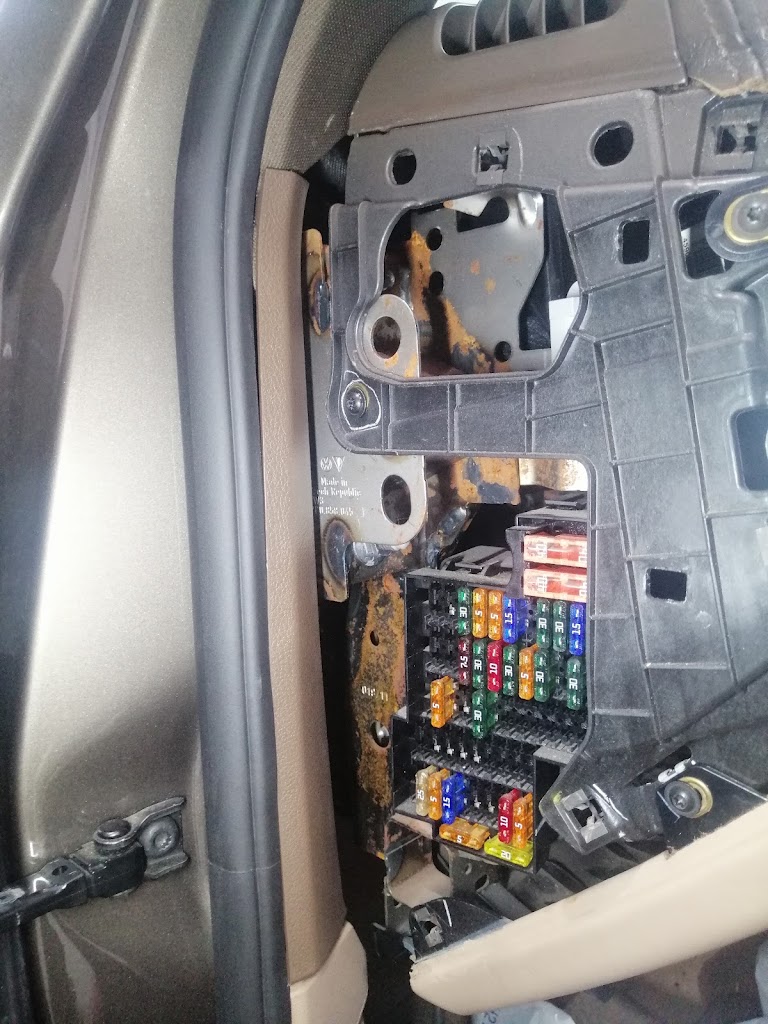 R-LINE CARS AUTOMOCION — Interior
