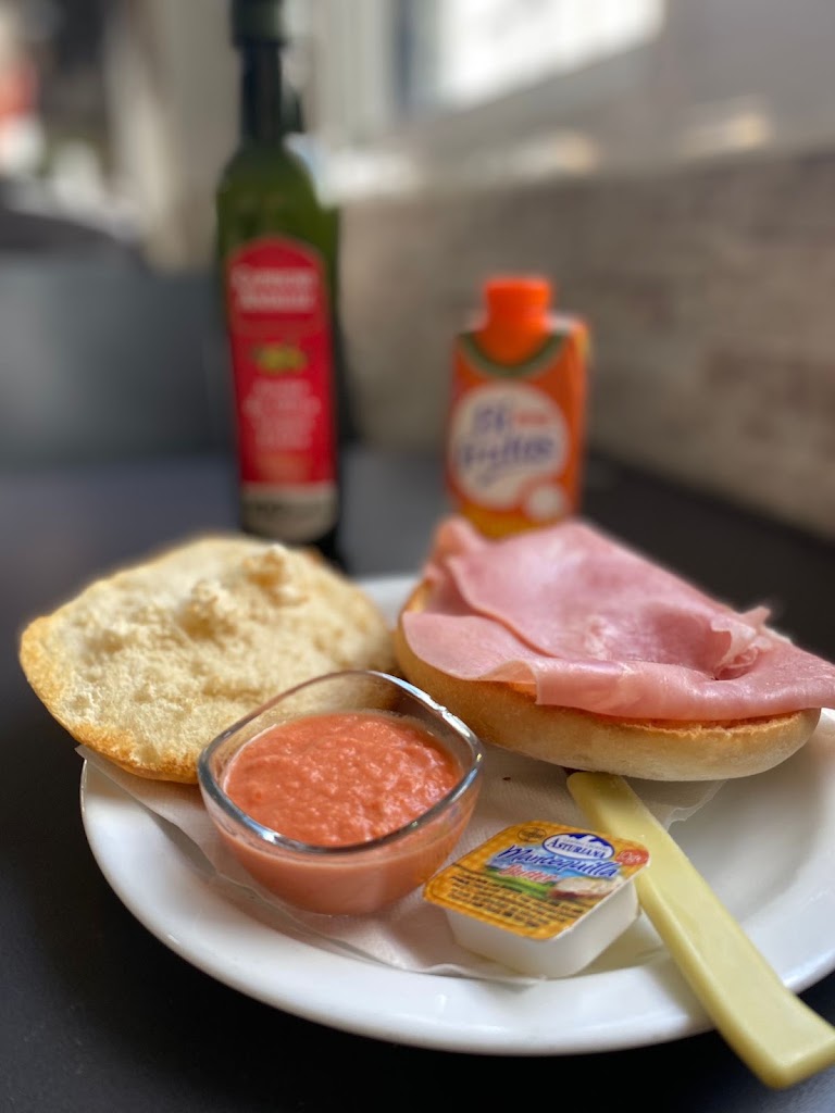 Bar El Cerrillo — Comida y bebida