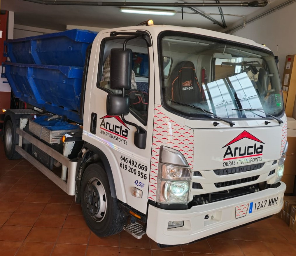 Transportes Arucla Cubetas de escombro, poda, madera.etc.