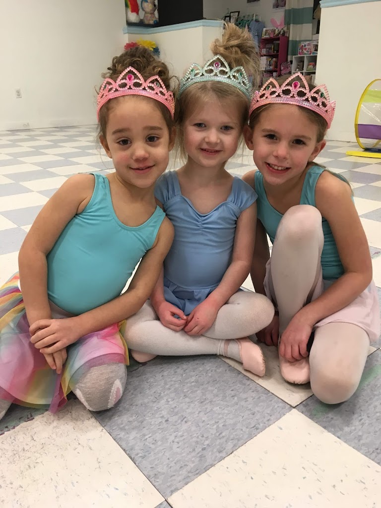  The Cadouxdle Dance Studio