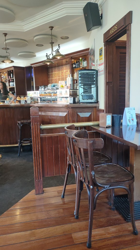 ZIDOR Cafe Bar — Ambiente