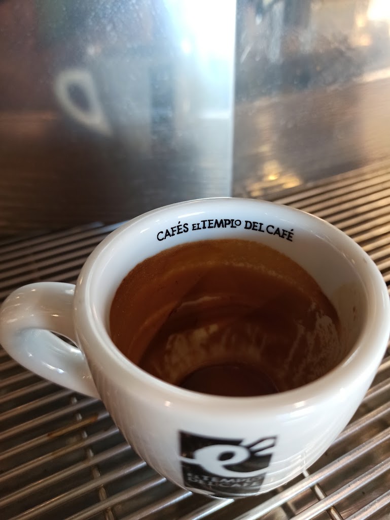 Cafe bar El Puente — Comida y bebida