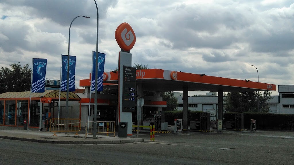 Estacion de servicio Cepsa — Surtidor de combustible