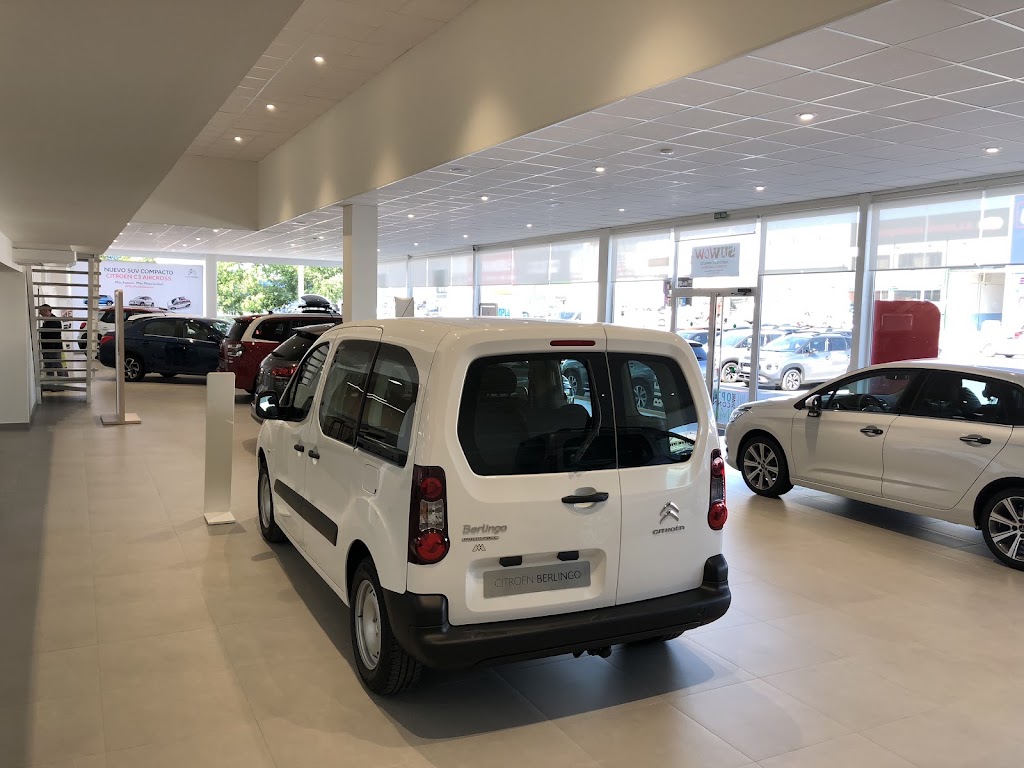 MOTOR PLASENCIA SA Concesionario Oficial — Interior