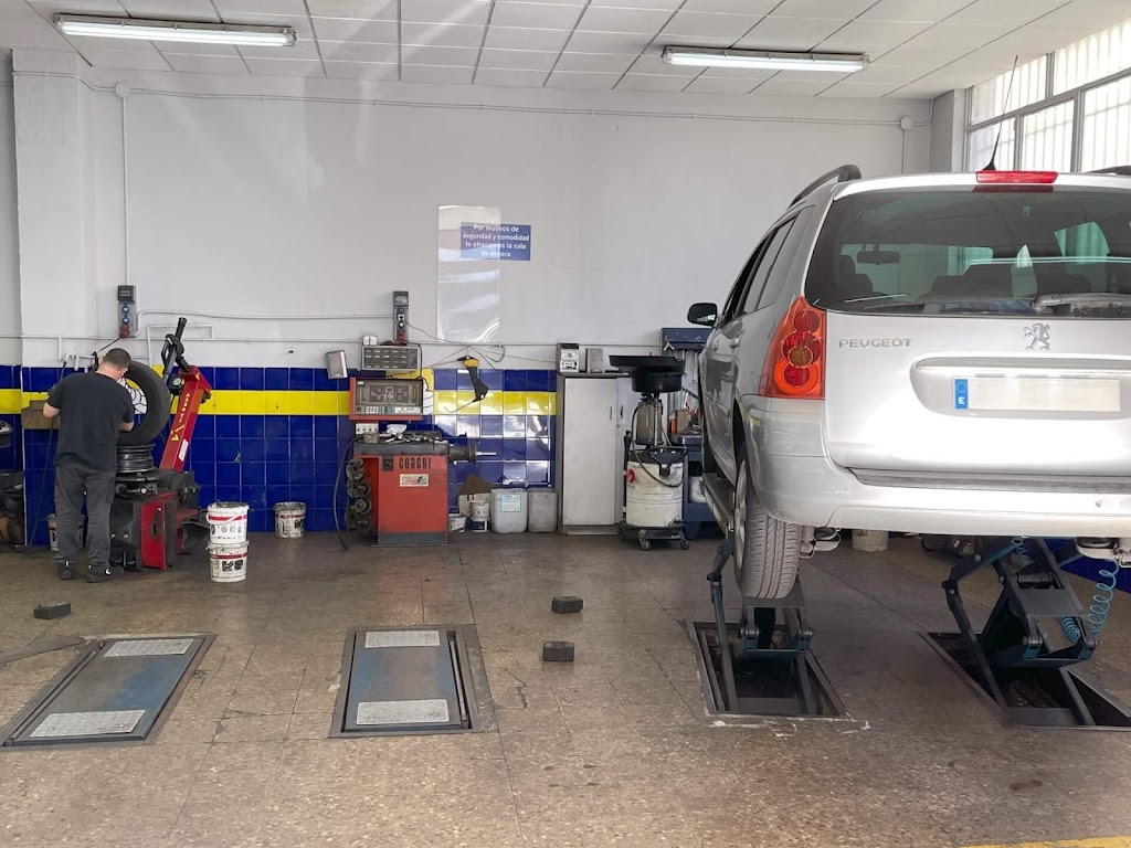 Euromaster Neumaticos Bellvitge — Interior