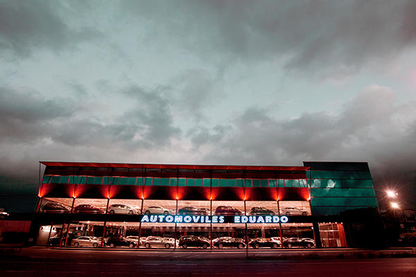 Automoviles Eduardo — Interior