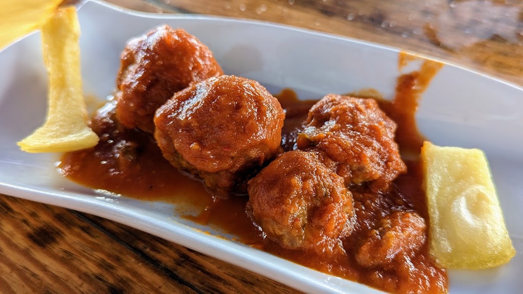 Bar Moon — Comida y bebida