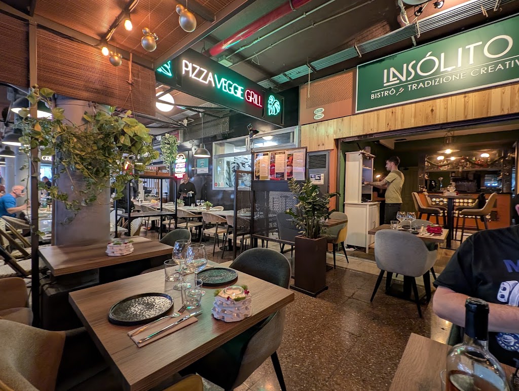 INSOLITO BISTRO YUMBO Italian Restaurant — Ambiente