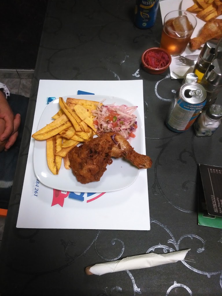 L'Oficina Bar-Cafeteria — Comida y bebida