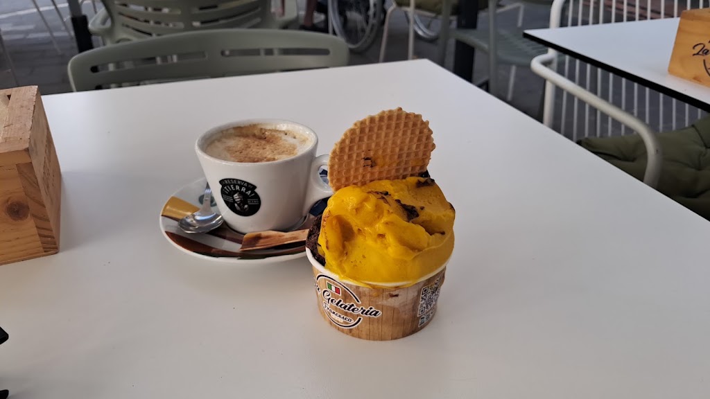 Caffe Torino Sitges — Comida y bebida