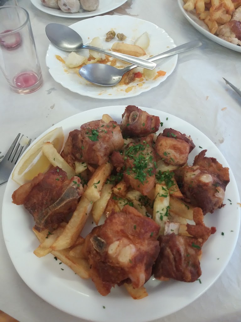 Bodegon Casa Antonio — Comida y bebida