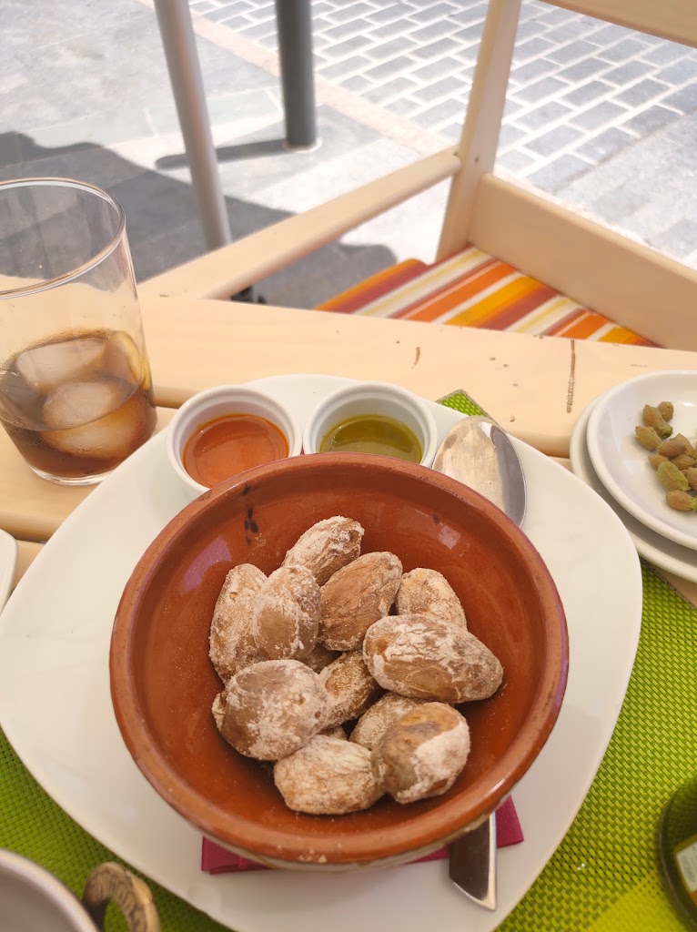 Bodeguita el Tejo — Comida y bebida
