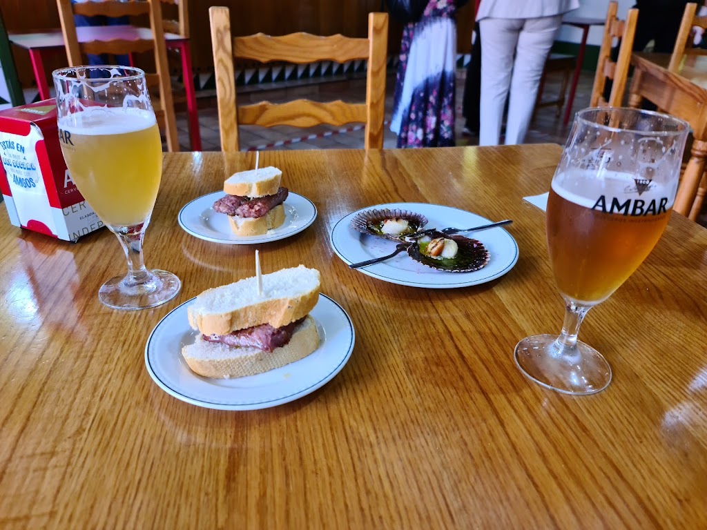 Bar restaurante Fogon Rojas — Comida y bebida