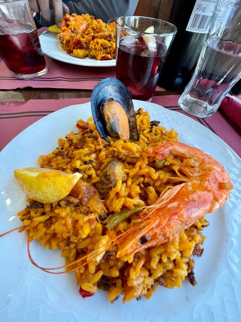 A Mesa Puesta — Comida y bebida